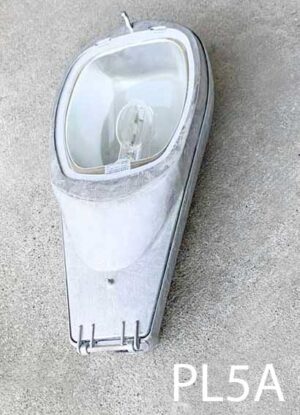 PL5A-Qty-13. Aluminum high pressure sodium cobra head lights. 7 are 100 watt- 6 are 150 watt. Fits on BR1(5) and BR2(8) 4 have flat glass.